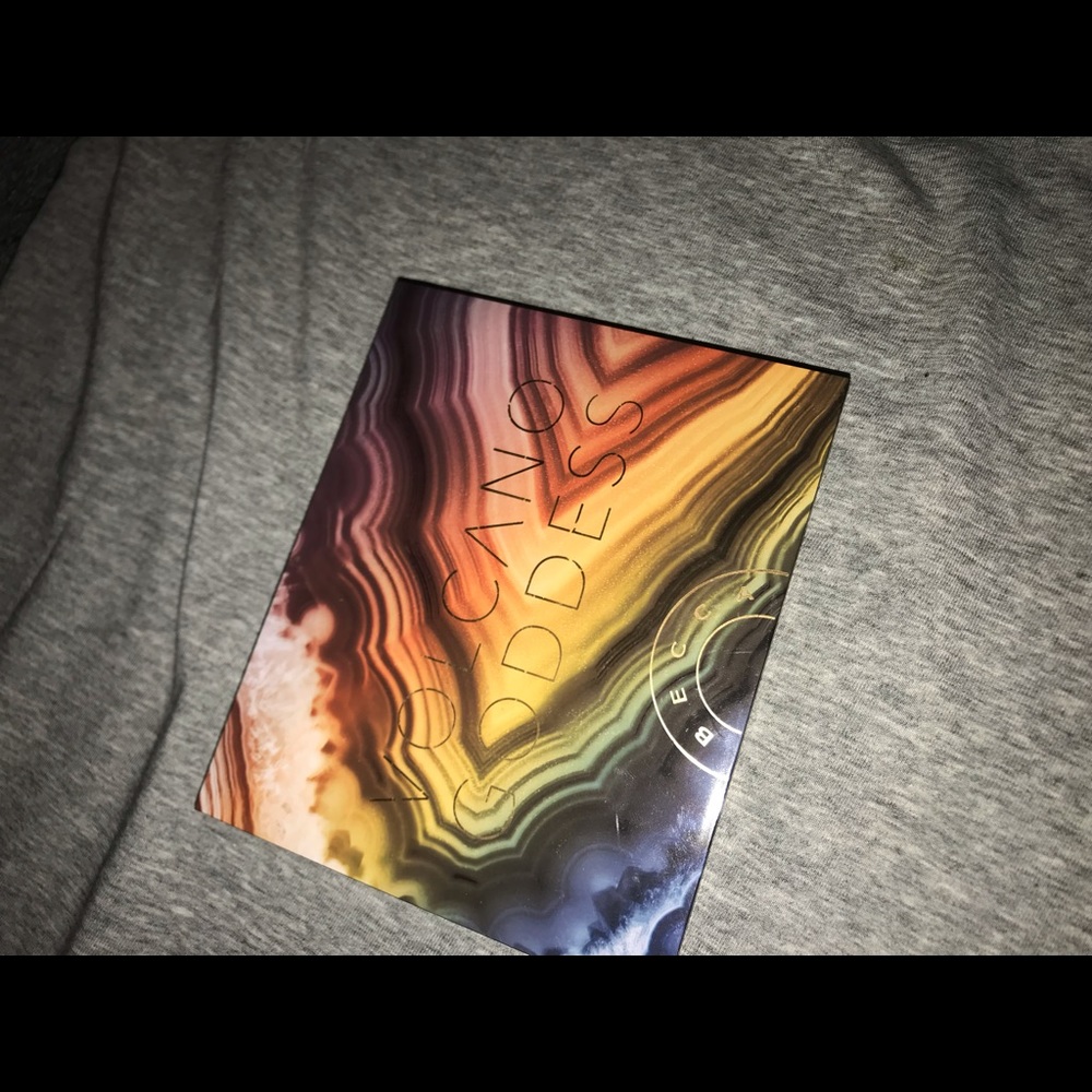 Becca VOLCANO GODESS eyeshadow palette